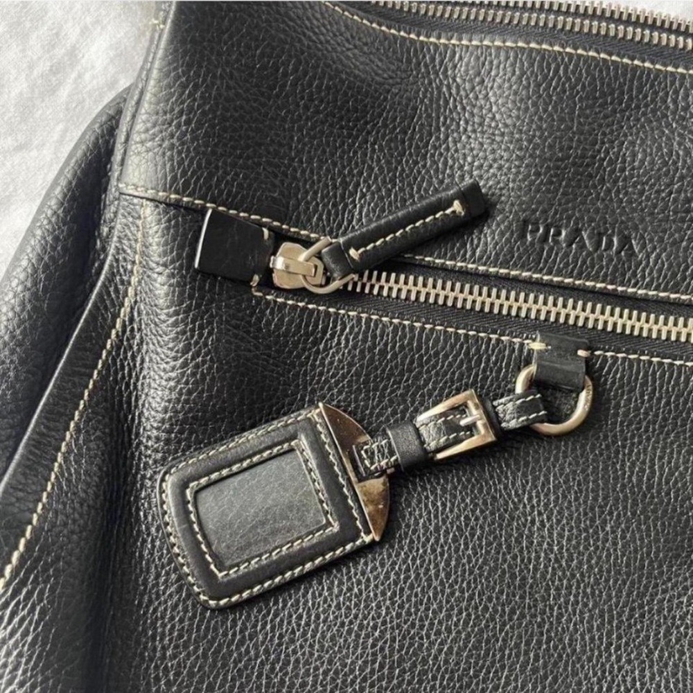 Authentic Prada Vitello Daino LeatherShoulder Bag - Picture 6 of 8